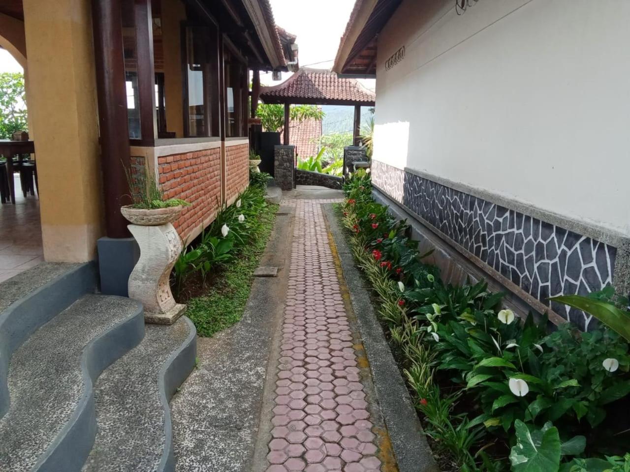 Guru Ratna Apartman Munduk Kültér fotó
